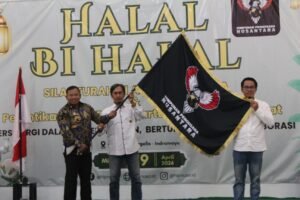 Pelantikan Teguh sebagai Ketua DPW HIPNUSA DKI Raya di Holyland Haurgeulis Indramayu pada 19 April 2026 bersama pengurus dan anggota.